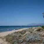 Front-line garden apartment in Palm Beach, Marbella